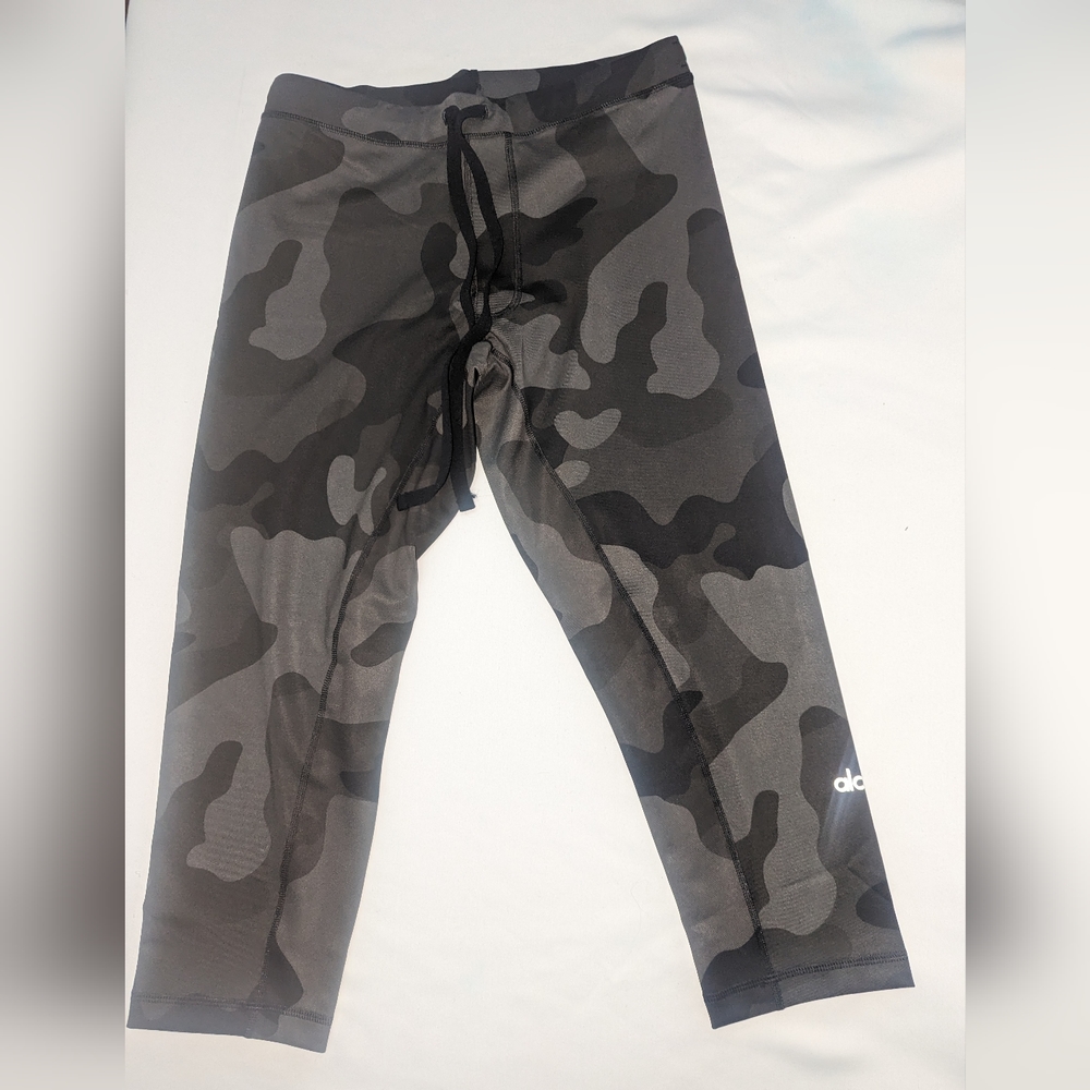 Yoga Capri Womens XL Gray Camo Drawstring Perform' Stretch Leggings BNWOT